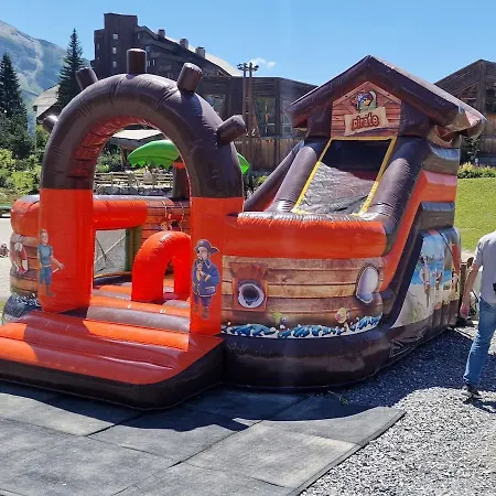 - Snow 917 - 2 Adults 2 Children